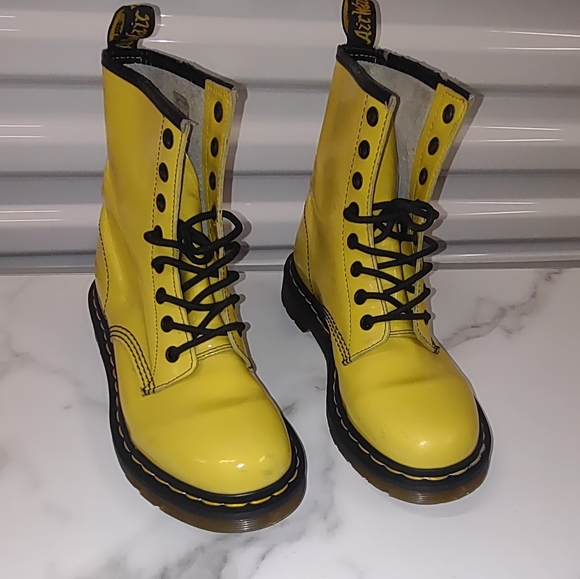 Dr Martens 1460 Patent Yellow Lace Up Combat Boots. Size 7 - Picture 4 of 11